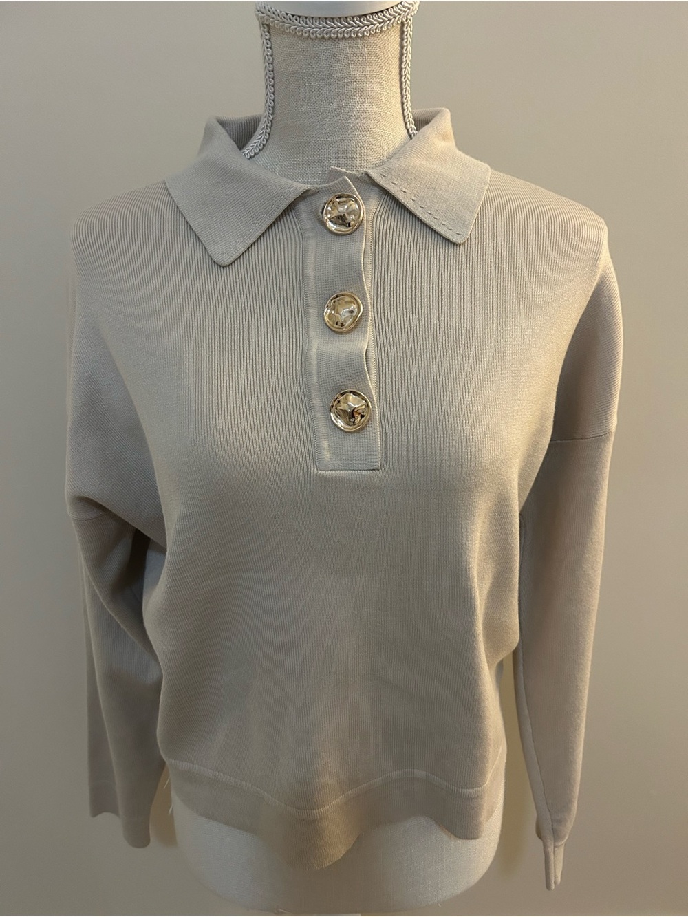 (Brand new) Women's Cream Collar Knit Sweater with Button Placket